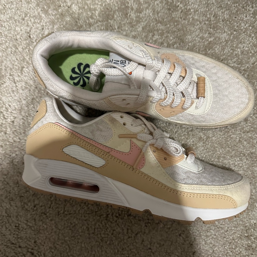 Nike Air Max Sneakers in Beige and Pink
